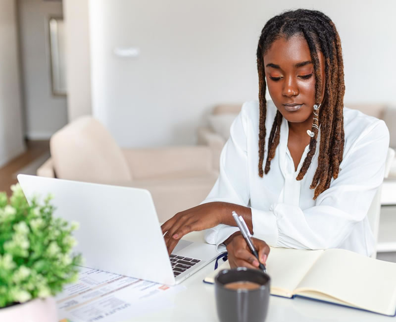 Start a business while working full-time